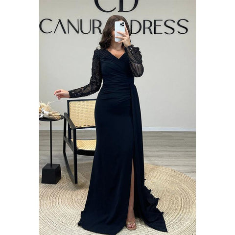 Robe de bal longue scintillante à col en V et à plis perlés 