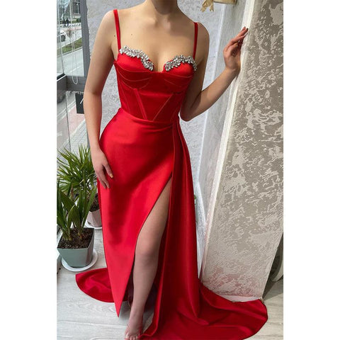 Robe de bal longue rouge à bretelles spaghetti et perles 