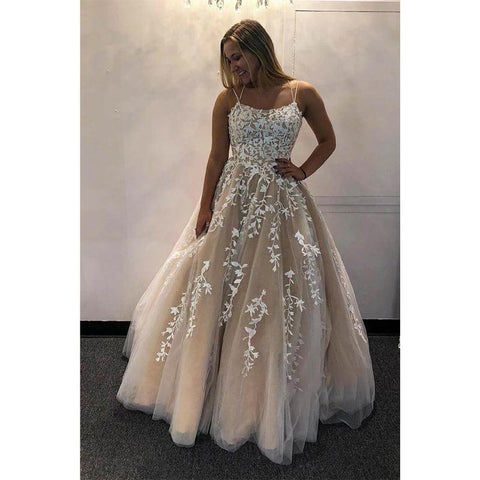 Robe de bal longue trapèze unique à bretelles croisées et décolleté plongeant en tulle bleu ciel