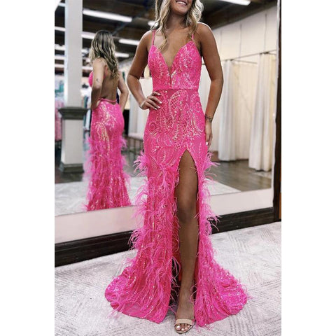 Vestido de fiesta con escote en V, tirantes finos, apliques de lentejuelas, plumas y abertura lateral 