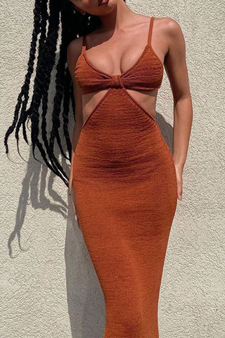 Elegante vestido de noche de una sola pieza con espalda descubierta y escote en V. 