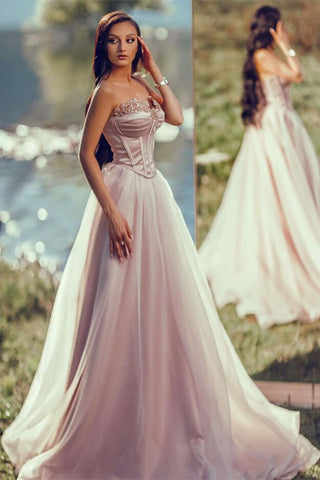 Robe de bal longue bustier trapèze avec application de tulle et plis