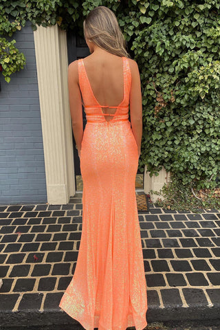 Robe de bal longue fourreau orange à sequins, décolleté en V profond et fente sur le devant