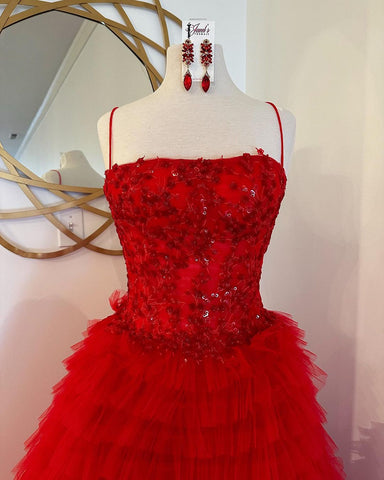 Vestido largo de fiesta de tul con lentejuelas y falda escalonada en línea A