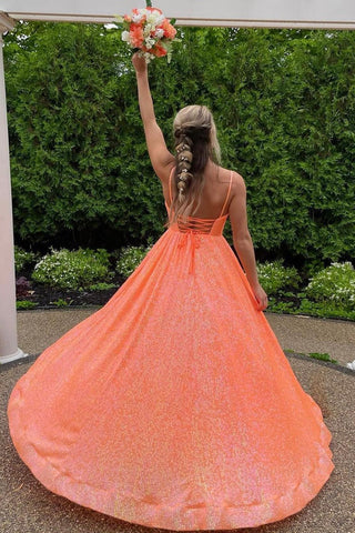 Robe de bal longue trapèze à fines bretelles et sequins