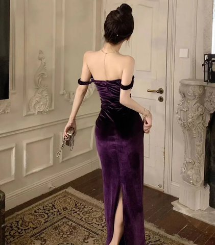 Robe de bal longue fourreau élégante en velours violet, épaules dénudées et fente, Y8131