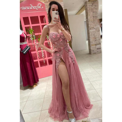 Elegante y lujoso vestido de fiesta de graduación con tirantes finos, corte A, abertura lateral y apliques
