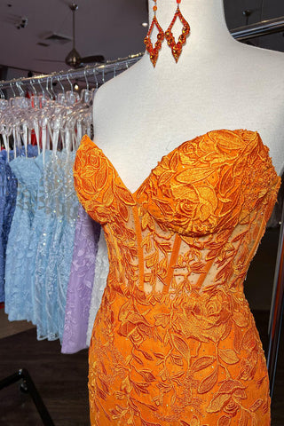 Vestido corto de fiesta estilo tubo con escote corazón y apliques