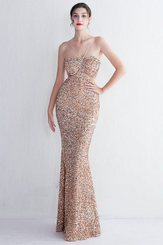 Robe de bal longue sirène noire à sequins et décolleté en V, avec découpe en forme de goutte d'eau.