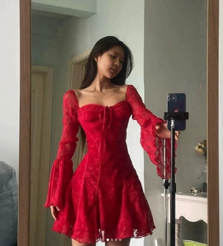 Vestido de fiesta sexy rojo de encaje con mangas acampanadas Y7655