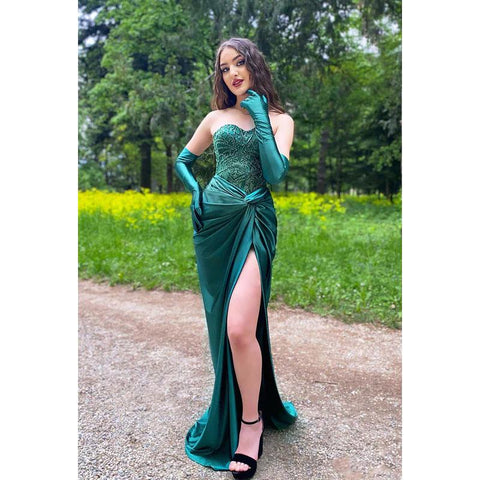 Vestido de noche largo de satén fruncido con cuentas y escote corazón sin tirantes para fiesta de graduación