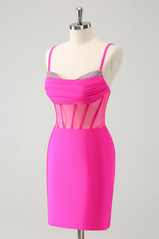 Robe de bal courte fuchsia moulante à corset plissé et perles