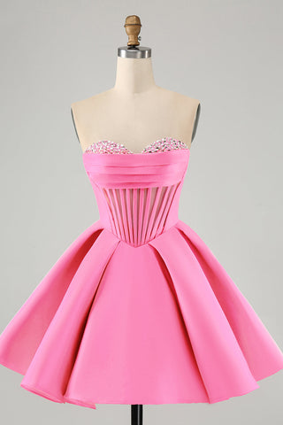 Robe de bal courte fuchsia à décolleté en A et corset en forme de cœur ornée de perles