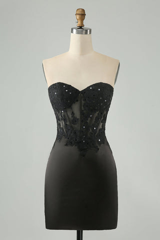 Robe de bal courte noire moulante à bustier cœur et corset ornée d'appliqués