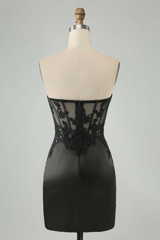 Robe de bal courte noire moulante à bustier cœur et corset ornée d'appliqués