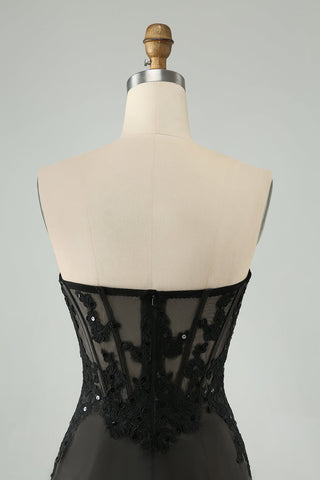 Robe de bal courte noire moulante à bustier cœur et corset ornée d'appliqués