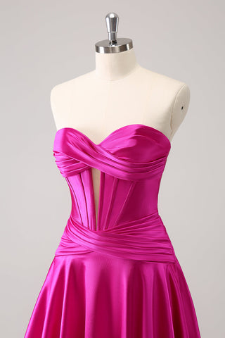 Robe de bal fuchsia ravissante, coupe trapèze, bustier croisé cœur et volants
