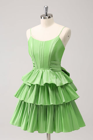 Robe de bal verte mignonne, coupe trapèze, bretelles spaghetti, corset à volants étagés et nœud.