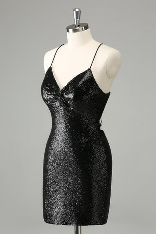 Robe courte moulante noire à fines bretelles et sequins, avec laçage au dos, idéale pour un bal de promo.