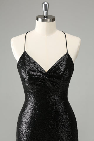 Robe courte moulante noire à fines bretelles et sequins, avec laçage au dos, idéale pour un bal de promo.