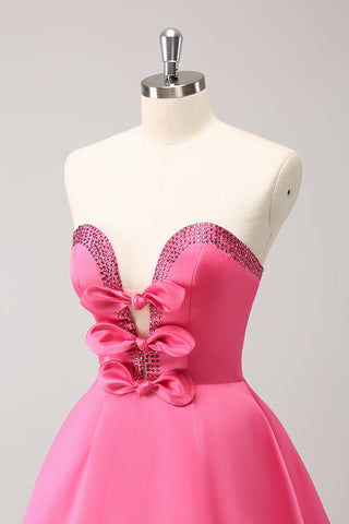 Robe de bal rose fuchsia ravissante, coupe trapèze, sans bretelles, découpée et ornée de perles