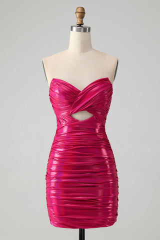 Elegante vestido ajustado fucsia sin tirantes con escote tipo ojo de cerradura y pliegues