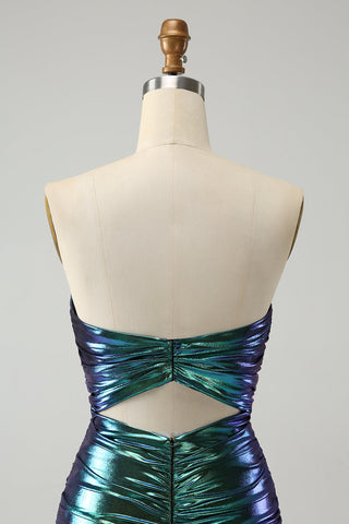 Elegante vestido ajustado fucsia sin tirantes con escote tipo ojo de cerradura y pliegues