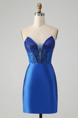 Elegante vestido corto ajustado sin tirantes de color azul real brillante para baile de bienvenida con cuentas