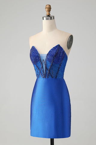 Elegante vestido corto ajustado sin tirantes de color azul real brillante para baile de bienvenida con cuentas