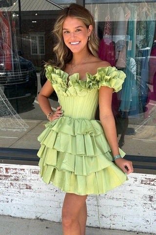 Vestido corto de fiesta dorado con hombros descubiertos, corte en A, corsé y volantes