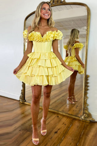 Vestido corto de fiesta dorado con hombros descubiertos, corte en A, corsé y volantes