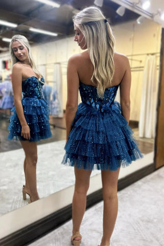 Vestido de fiesta de bienvenida con escote corazón, corte en A, tul y volantes, color champán brillante con efecto espejo.