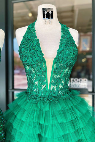 Vestido de fiesta gris de corte línea A con cuello halter, tul escalonado y apliques