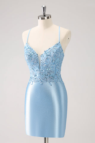 Robe de bal courte bleue moulante à lacets dans le dos, ornée de sequins et d'appliqués