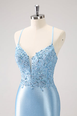Robe de bal courte bleue moulante à lacets dans le dos, ornée de sequins et d'appliqués