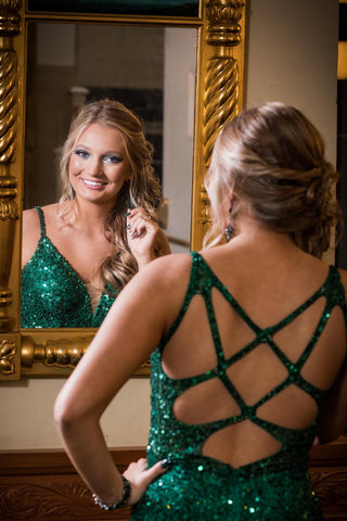 Vestido corto ajustado de lentejuelas con tirantes finos brillantes para baile de bienvenida