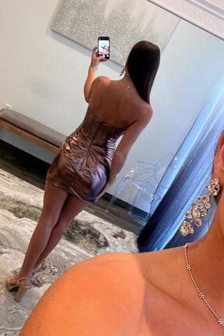 Vestido de fiesta ajustado tipo corsé con escote corazón metálico