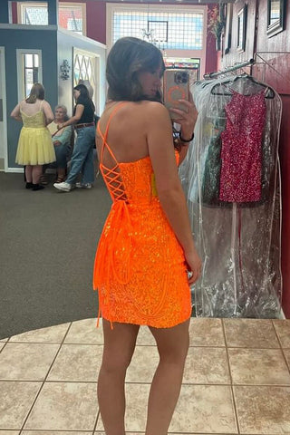 Robe courte moulante à sequins et fines bretelles spaghetti pour le bal de promo