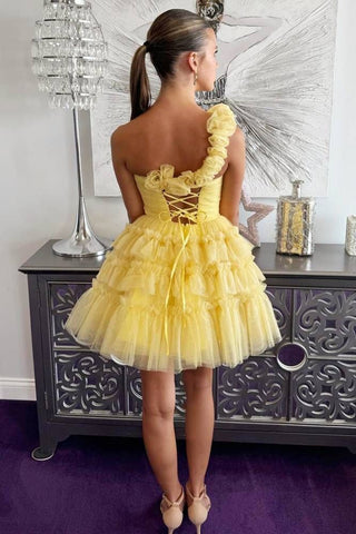 Vestido corto de fiesta de bienvenida con un solo hombro, corte en A, tul y volantes