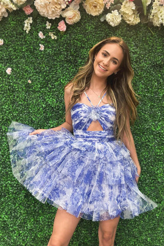 Robe de bal courte trapèze à bretelles spaghetti et volants en tulle