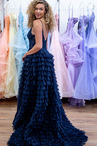 Robe de bal longue en tulle à bretelles spaghetti, coupe trapèze, corset à volants et appliques