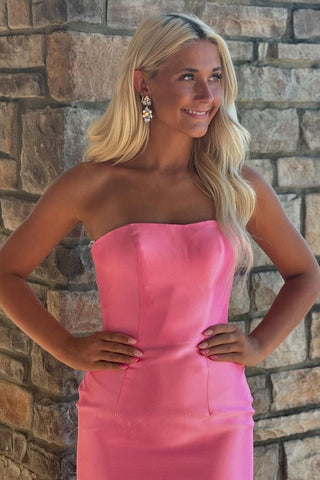 Vestido largo de fiesta de sirena sin tirantes con falda escalonada y abertura