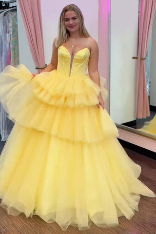 Robe de bal tendance à bustier en tulle, coupe trapèze, corset long à volants