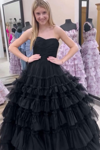 Robe de bal longue tendance sans bretelles en tulle à volants et coupe trapèze