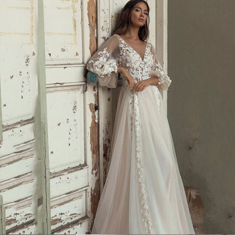 Robe de mariée charmante à manches longues bouffantes, coupe trapèze, col en V, appliques, dos nu, traîne, confection sur mesure 