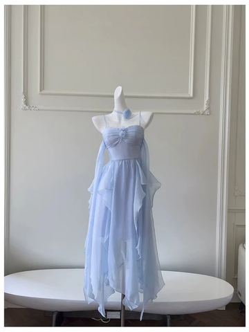 Vestido sencillo de fiesta de bienvenida con tirantes finos azules y gasa Y8581