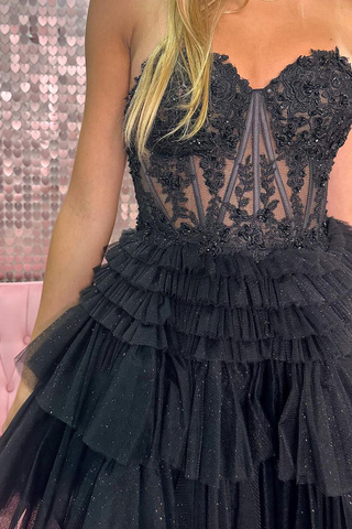 Lindo vestido corto de fiesta negro de tul con escote corazón y corte en A con apliques Y2725