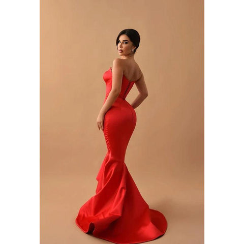 Robe de soirée longue sirène en satin sans manches et sans bretelles