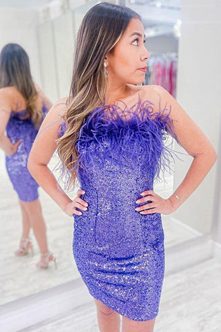 Vestido corto de fiesta de bienvenida morado sin tirantes con lentejuelas y plumas