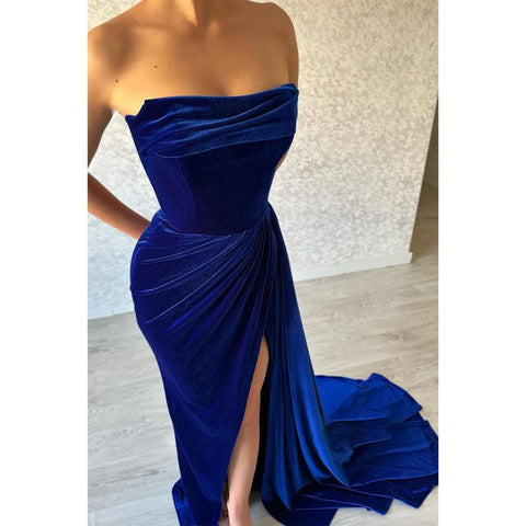 Robe de bal sexy bleu royal sans bretelles en velours plissé avec longue traîne fendue 